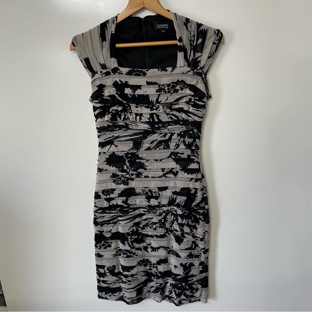 Adrianna Papell Black and Gray Floral Sheath Dress, size 10